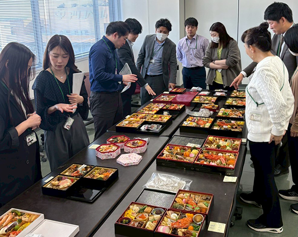 老舗料亭 京料理はり清監修のおせち料理_品評会